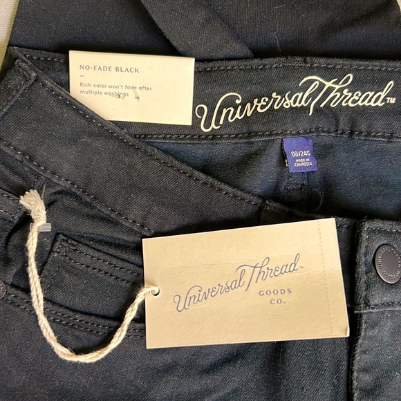 Universal Thread™ Mid-Rise Curvy Skinny Jeans - 00/24S - Picture 4 of 5